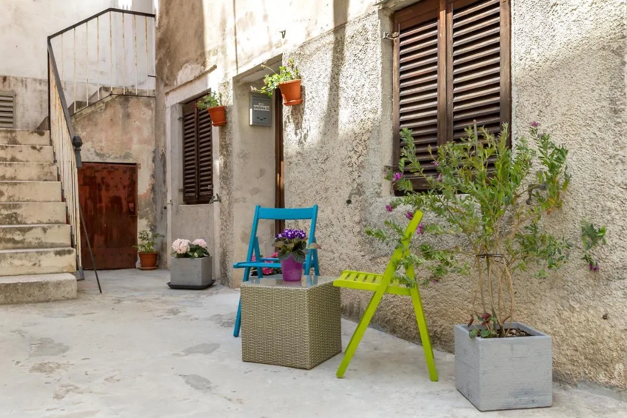Bernard Old Town Apartment Split