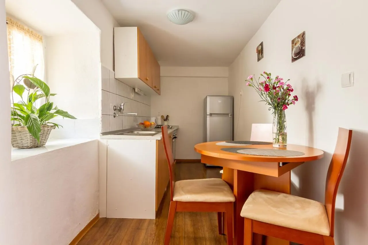 Bernard Old Town Apartment Split